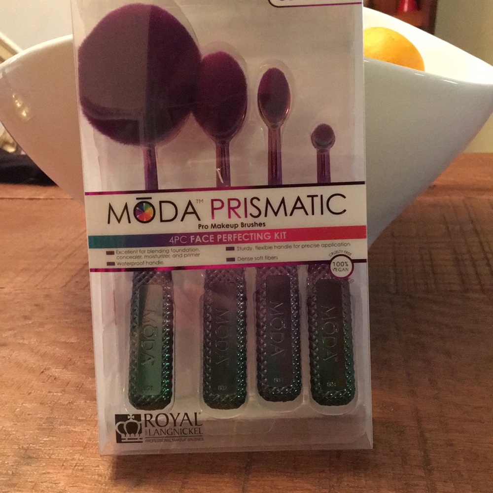 Brand new Moda Prismatic 4pc kit❤️
